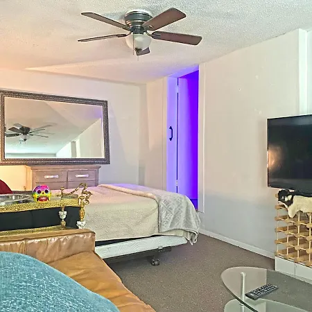 Coconut Grove 2 Bedroom Home!